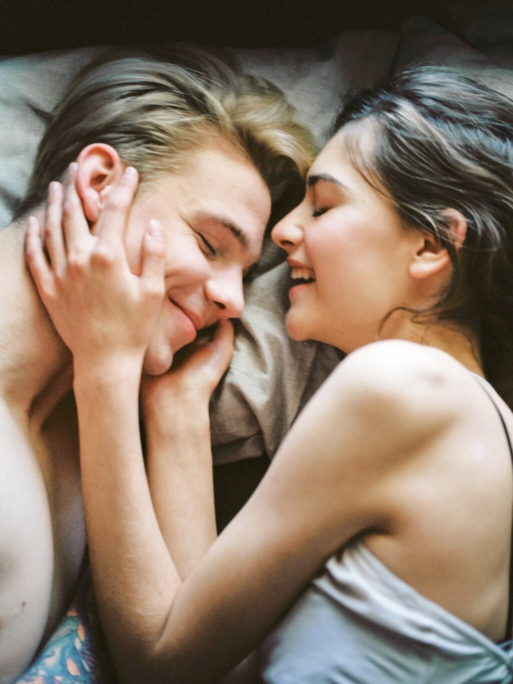 Partnerschaftsbedürfnisse,Eigenschaften in einer Partnerin,Langfristige Beziehungsziele,Casual, ernsthafte und langfristige Beziehungen,Erfahrungen im Dating,Chemie und Verbindung in Beziehungen,Dynamik in Beziehungen,Lernen aus vergangenen Beziehungen,Reflektion über Beziehungserfahrungen,Veränderung von Vorstellungen und Bedürfnissen,Offenheit für neue Erfahrungen,Persönliche Weiterentwicklung in Beziehungen,